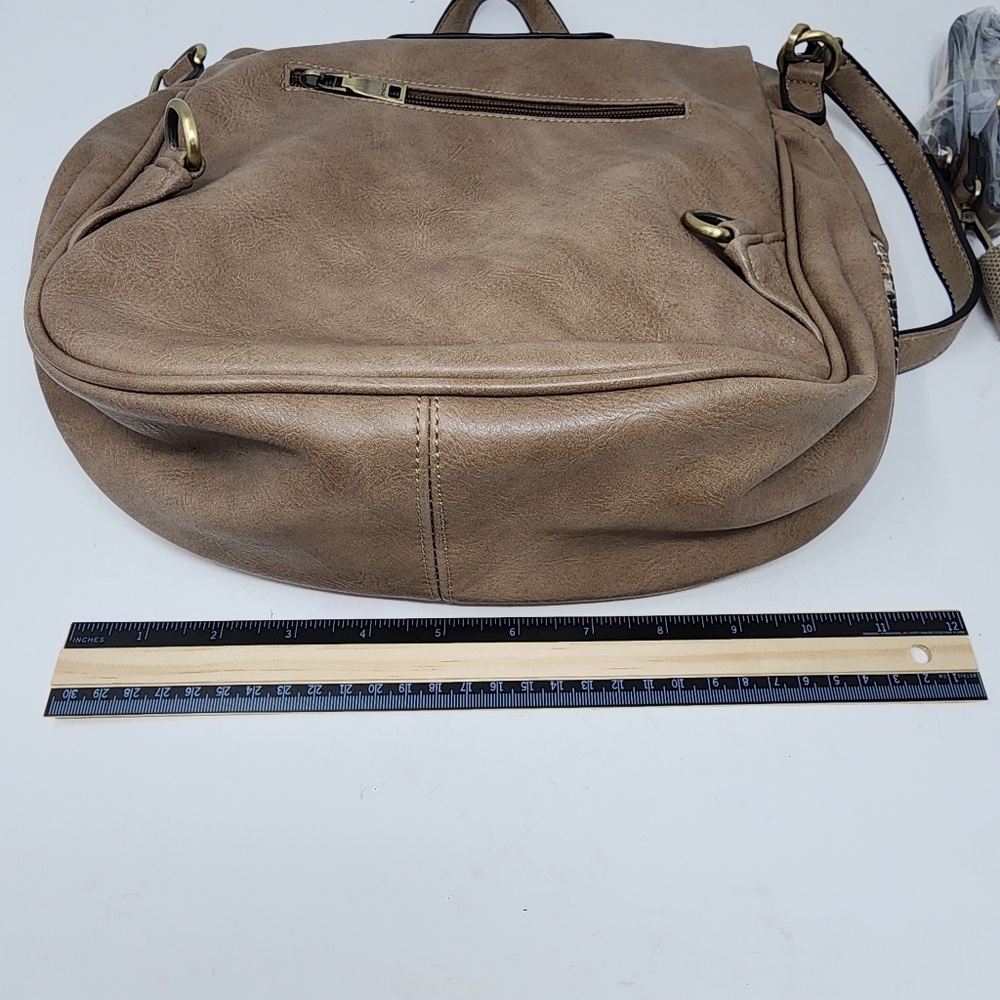 Jen&Co vegan tan snake print convertible backpack with regular and guitar Strap - Picture 15 of 15